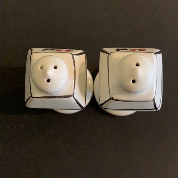 New Orleans French Quarter Salt & Pepper Shakers - Picture 7 of 8